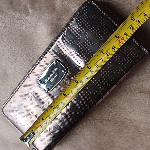 Michael Kors  wallet - Picture 5 of 16